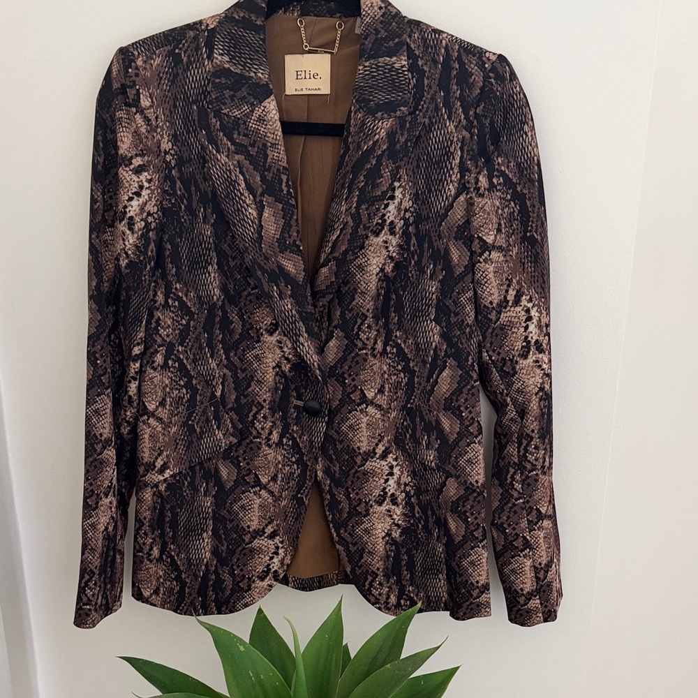 Ellie Tahari snakeskin fitted blazer